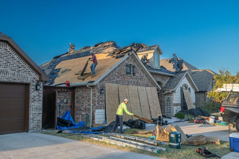 Emergency Roof Repair Arlington TX: Costs, Contractors, and Immediate Steps