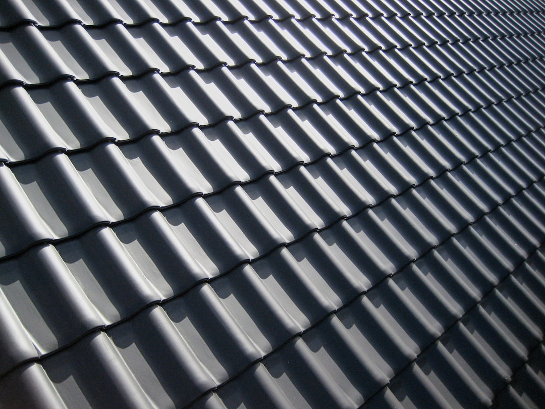 Metal Roof vs Shingle Roof in Texas Heat: Arlington TX Homeowner Guide